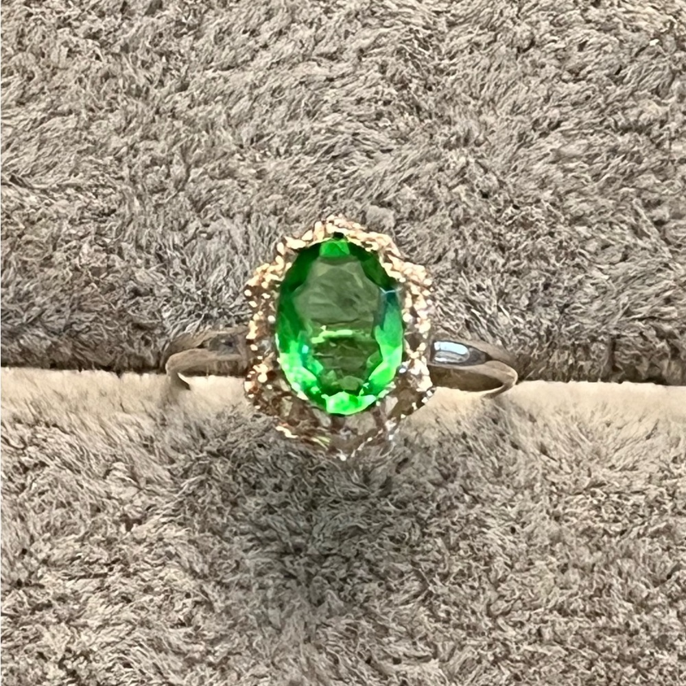 Elegant Green Gemstone Sterling Silver Ring